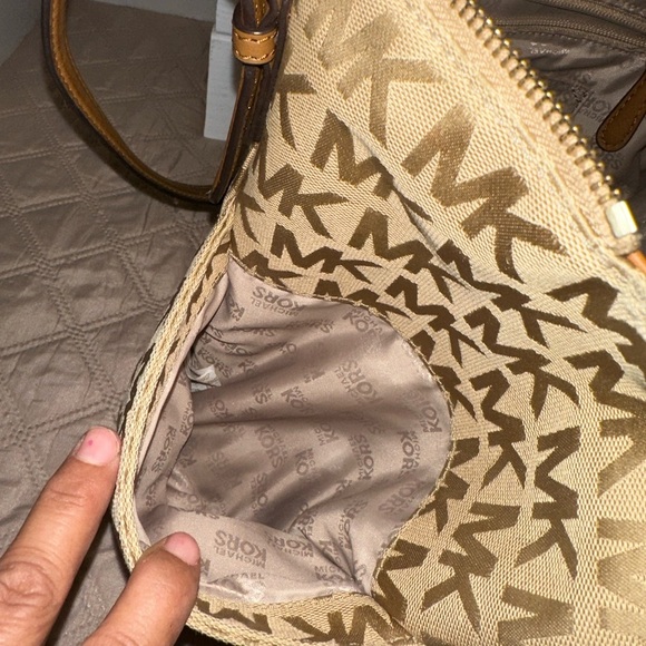 Michael Kors Tan Shoulder Bag with Signature Monogram - Picture 9 of 15